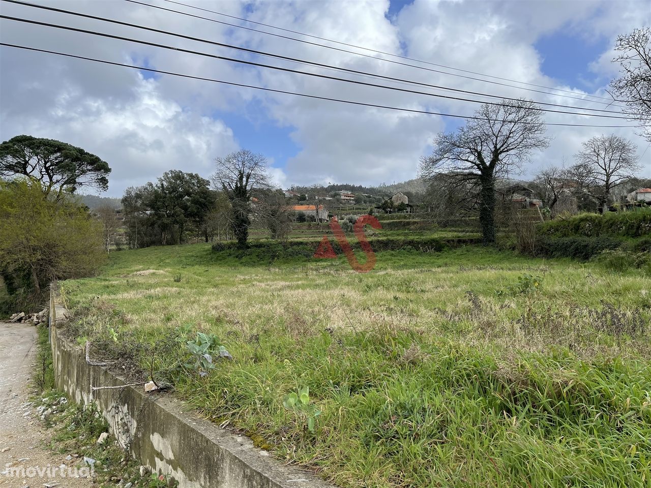 Terreno para construção à face da estrada nacional em Aborim, Barcelos