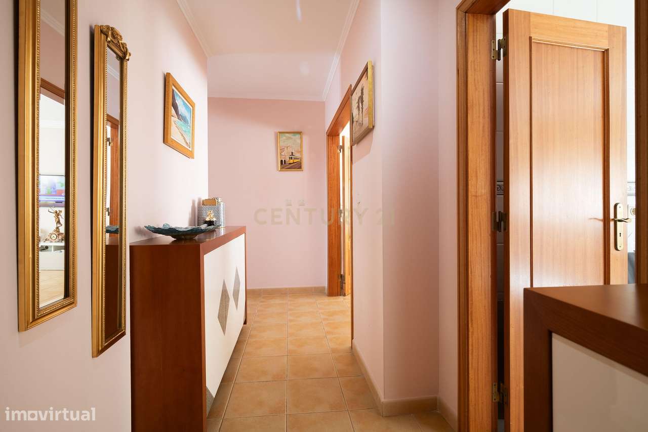Apartamento T2 – Jardim da Radial, com 2 elevadores e arrecadação-14