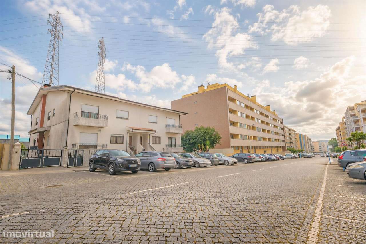 T3 | 113 m2 - Garagem fechada - Varanda - Centro da Maia-27