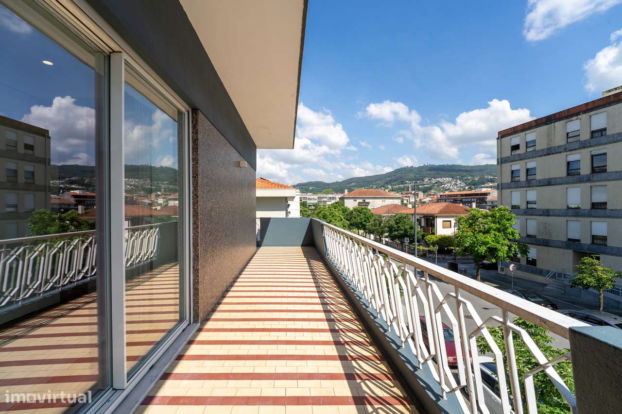 Moradia T3 com Jardim e Garagem em Guimarães-32