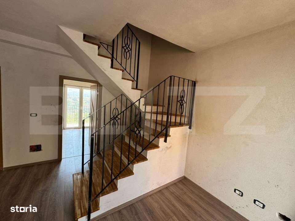 Apartament 3 camere, 80 mp, curte si garaj, Micro - Imagine principală: 1/10