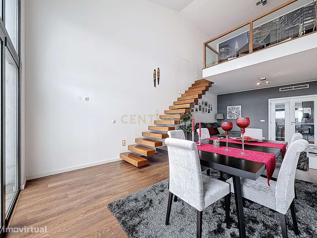 Luxuoso Duplex T4+1 em Amora, Seixal com Vista Panorâmica-5
