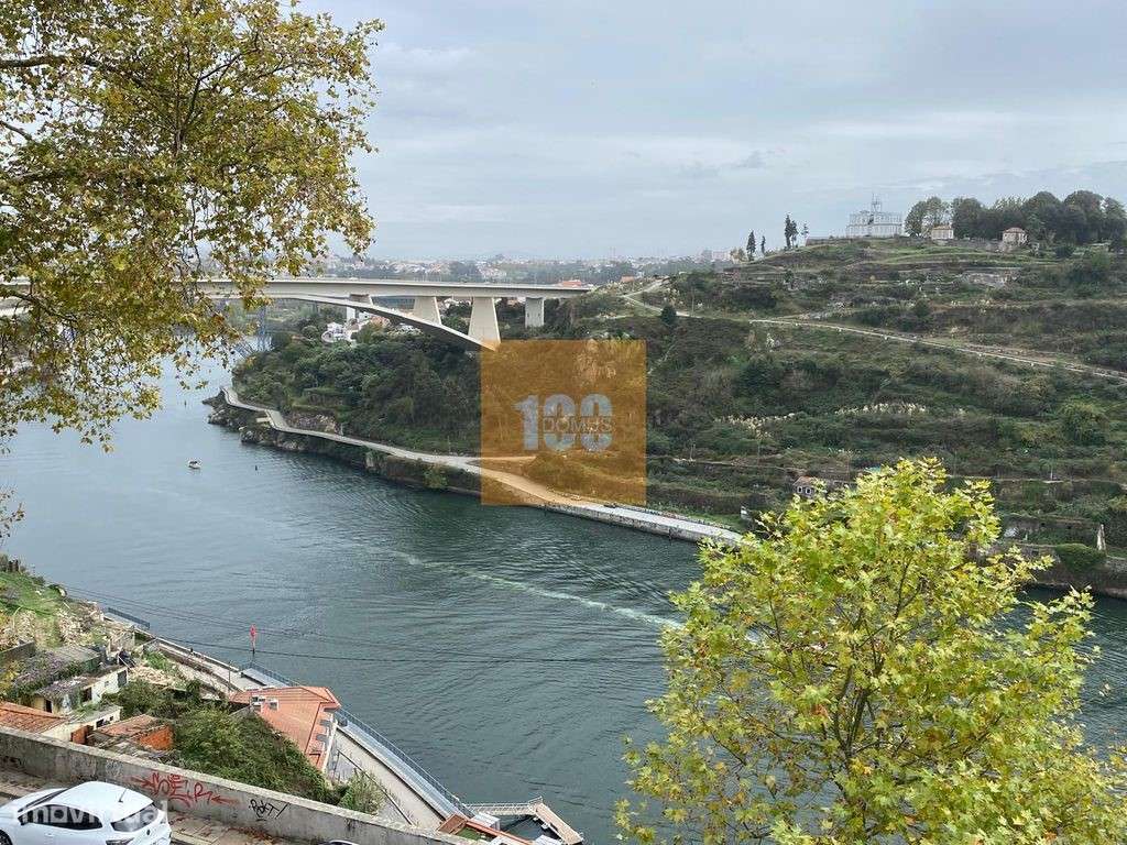 T0+1 com terraço na Baixa do Porto - Grande imagem: 4/19