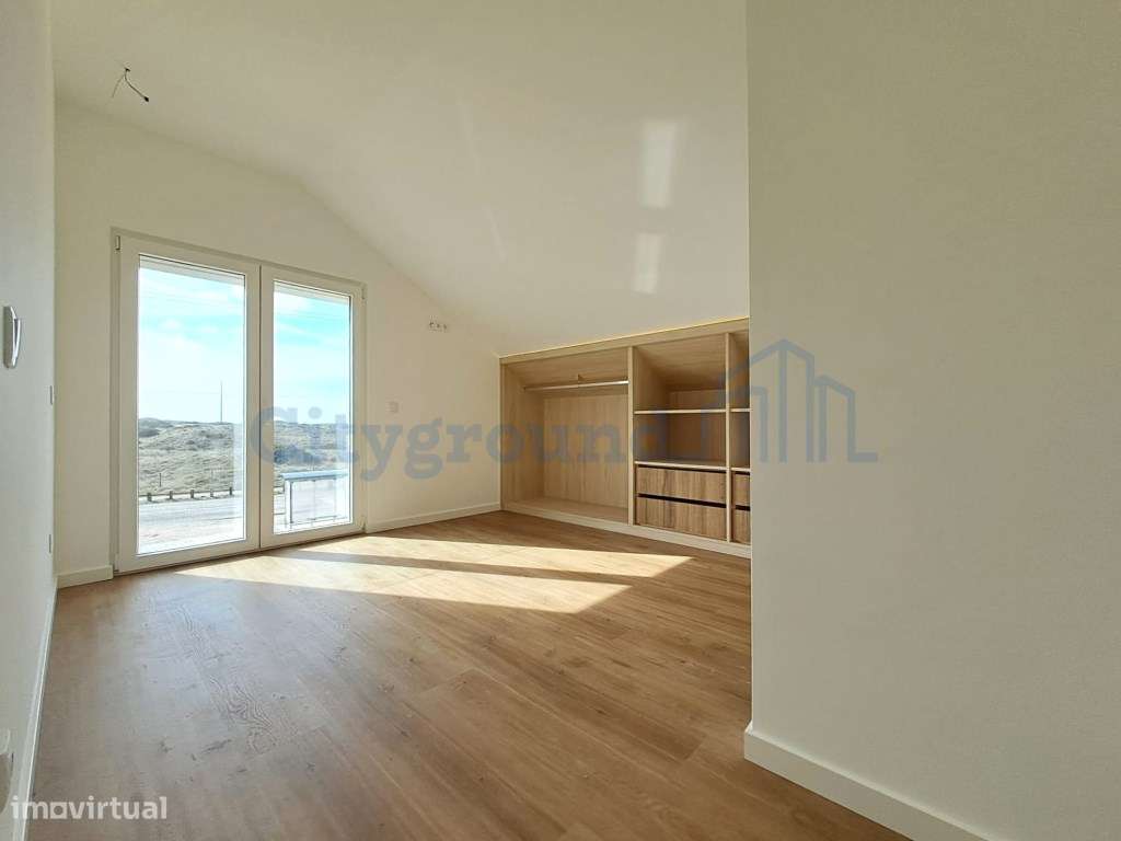 Moradia Geminada com 2 suítes junto à praia dos Supertubos-11