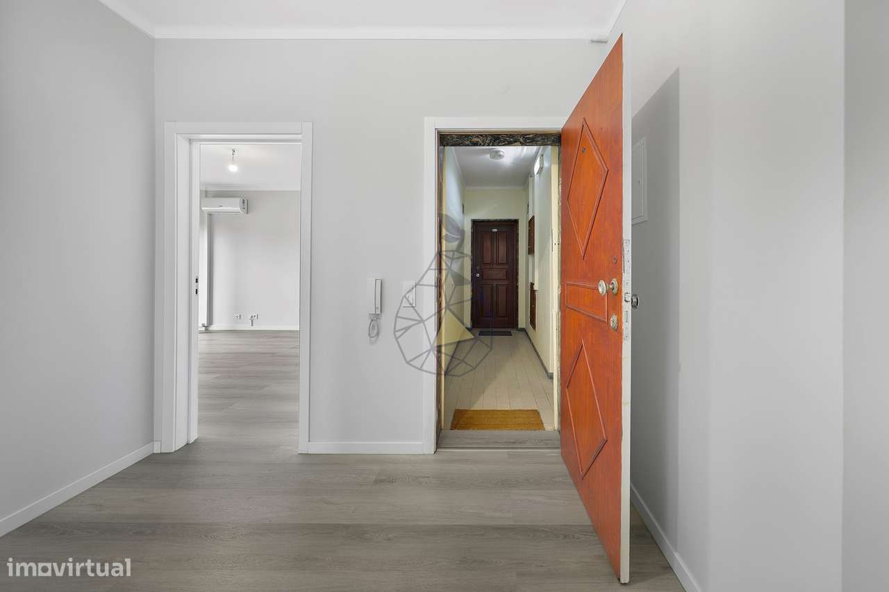 T3 central totalmente remodelado, com 2 casas de banho em Portimão-37