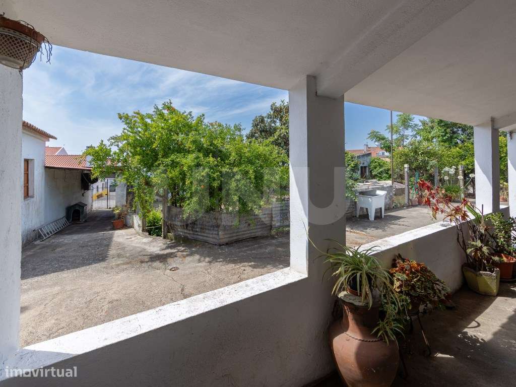 Moradia com espaço exterior em lote de 700 m²-7