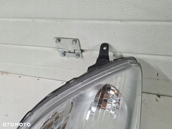 Lampa przednia lewa Toyota Yaris II lift - 3