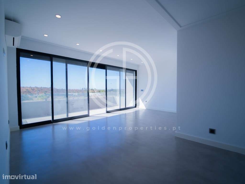 Invista na sua casa de sonho! Moradia T5 em Quarteira, perto da Pra...-12