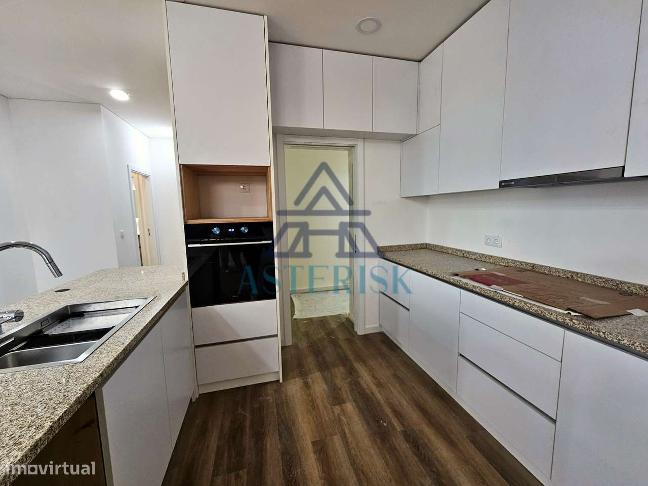 T2+1 Totalmente Remodelado a poucos minutos da Praia - Grande imagem: 2/15