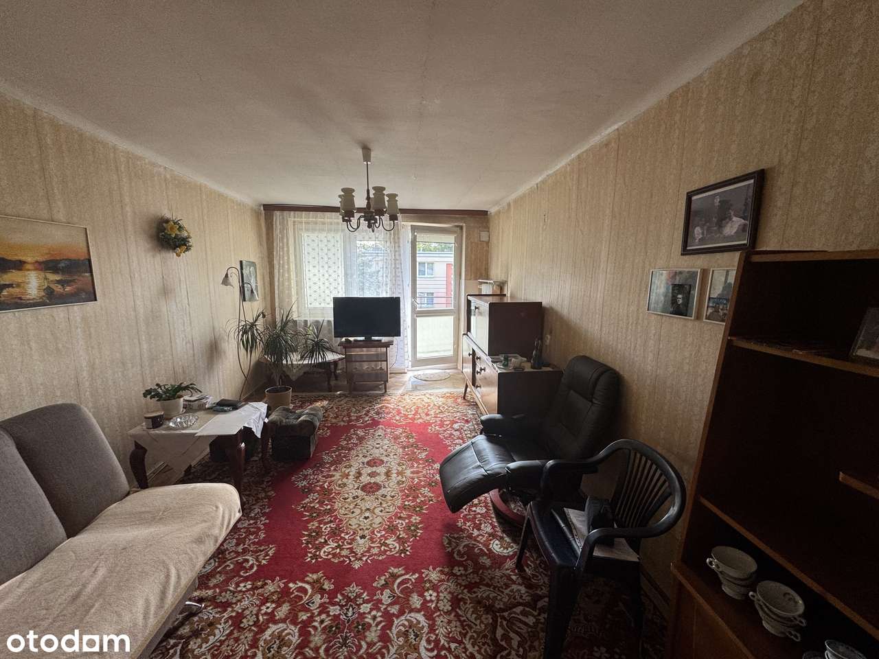 Dwupokojowe mieszkanie z balkonem w centrum-0