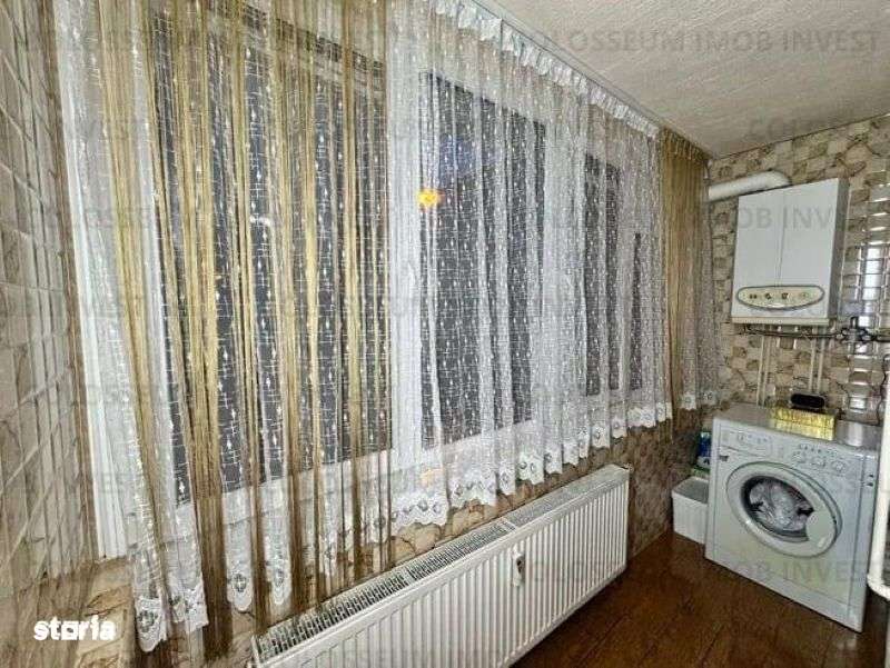 Apartament cu 3 camere,decomandat - zona Codrul Cosminului-9