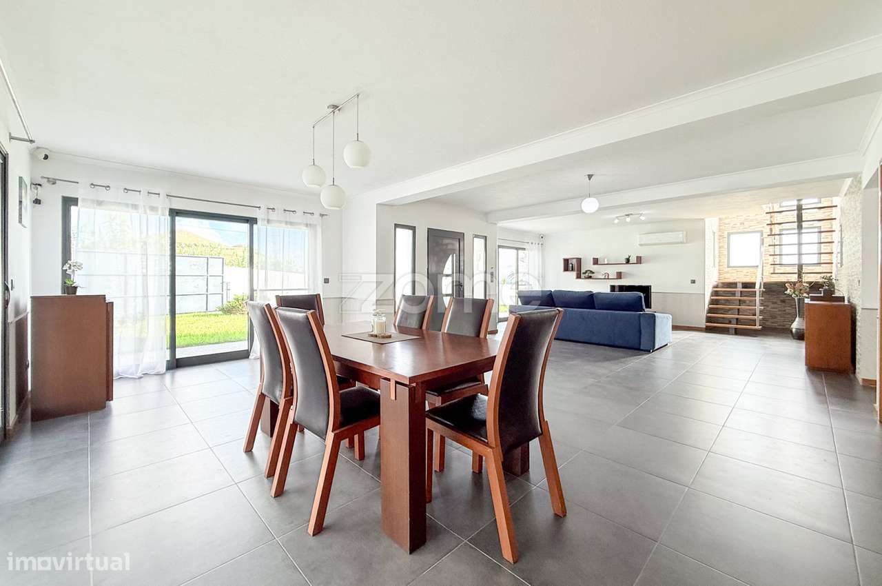 Moradia T5 contemporânea, Ginetes em Ponta Delgada - Grande imagem: 4/45