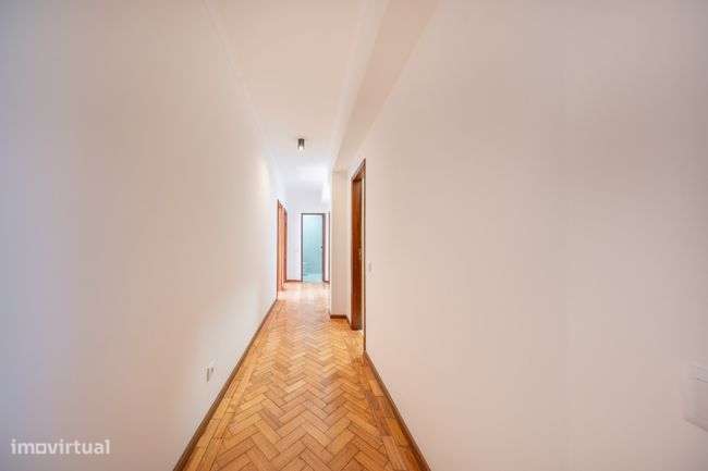 Apartamento T3 Remodelado em Guimarães-17