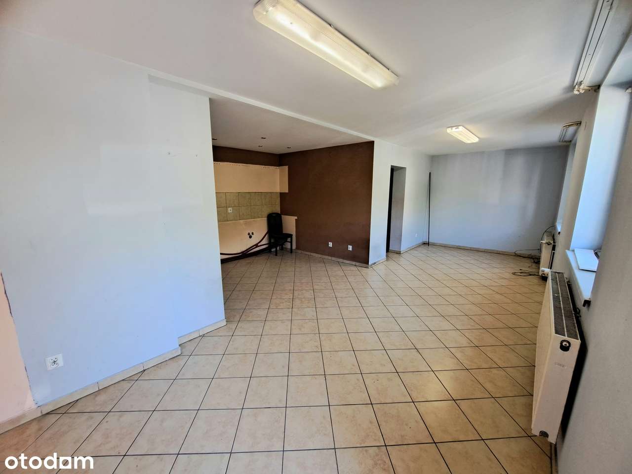 Przestronny dom z garażem i ogrodem w mieście-12