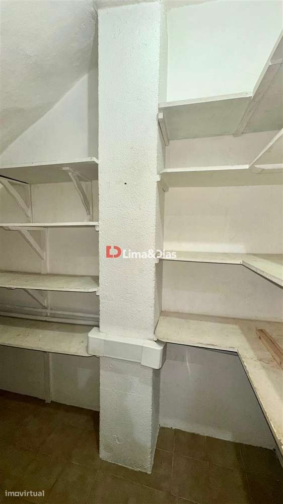Apartamento T6 Duplex com 3 casas de banho e terraço-14
