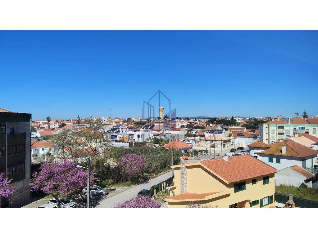Apartamento T3 remodelado, com vista desafogada-33