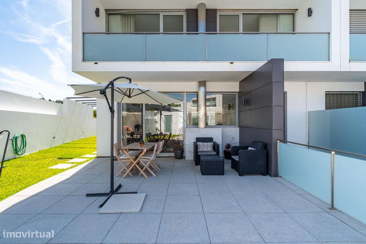Moradia Geminada T3 com Suite, Jardim de Inverno, Garagem Fechada...-36