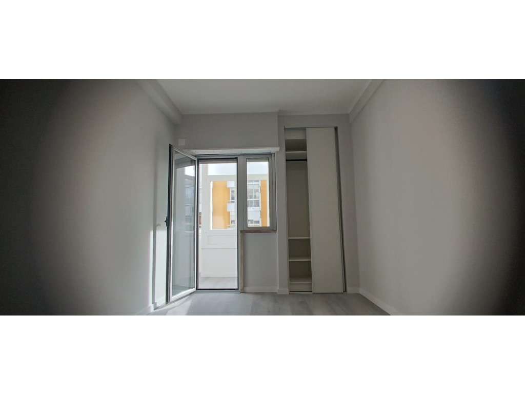 Apartamento T2 Totalmente Remodelado - Oeiras - Figueirinha-16
