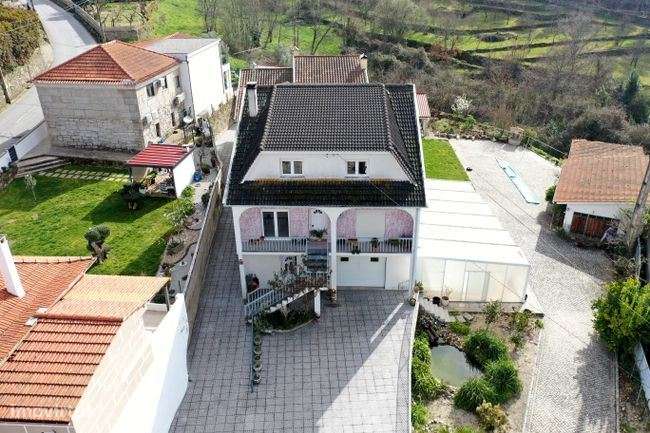 Moradia Com Piscina Viseu