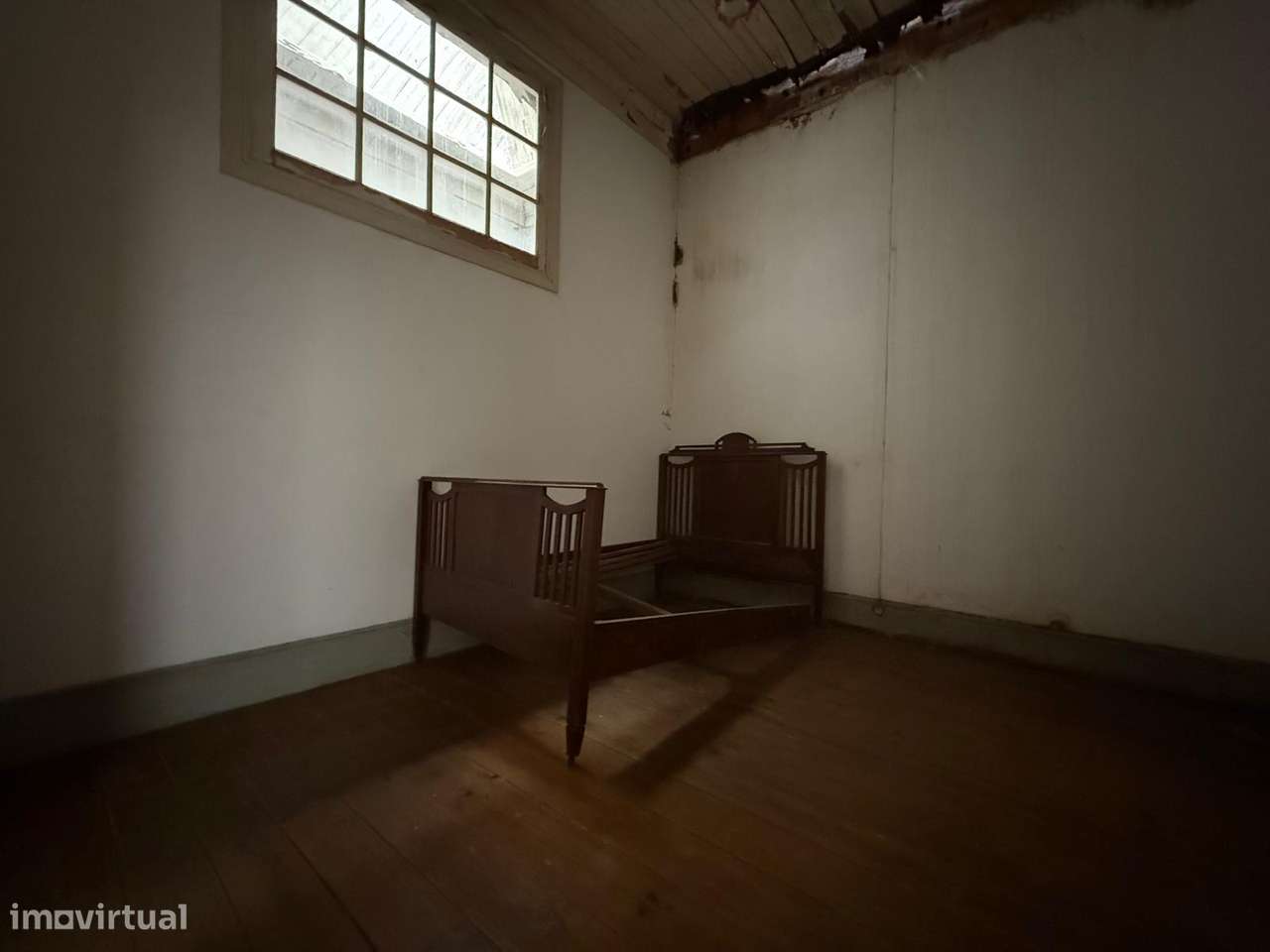 Moradia de Traça Apalaçada com Lojas  no Centro Histórico de Ovar-18