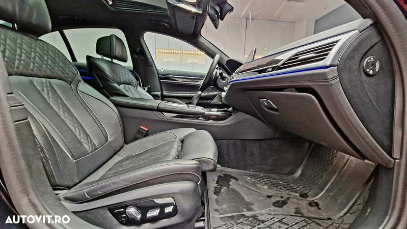 BMW Seria 7 730d xDrive MHEV - 17