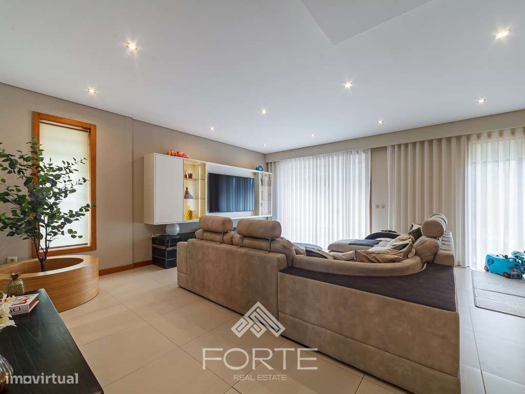 Moradia T4 em Canedo com excelente área exterior - Grande imagem: 4/60