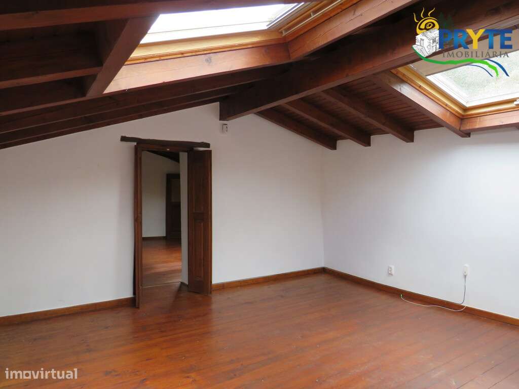 Moradias em pedra de xisto situadas perto de Oleiros - Grande imagem: 5/50