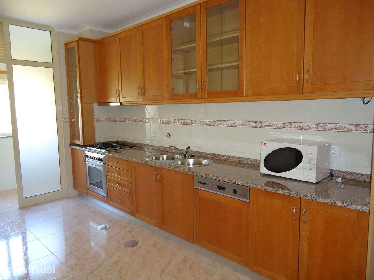 T2 com garagem fechada, em São João de Ver-4