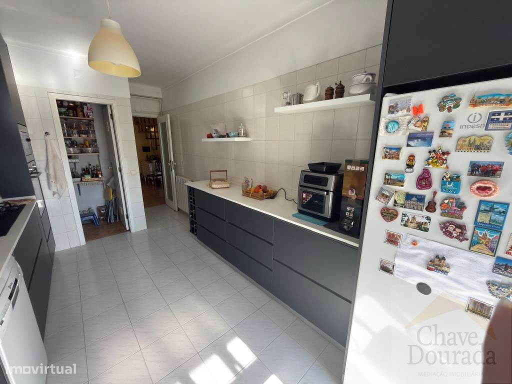 Apartamento T3+3 com garagem e sótão - São Martinho do Bispo-8