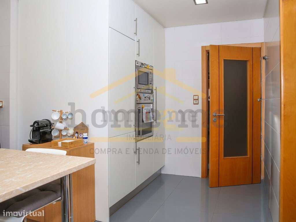 Fantástico Apartamento T3 com box e generosas áreas-7