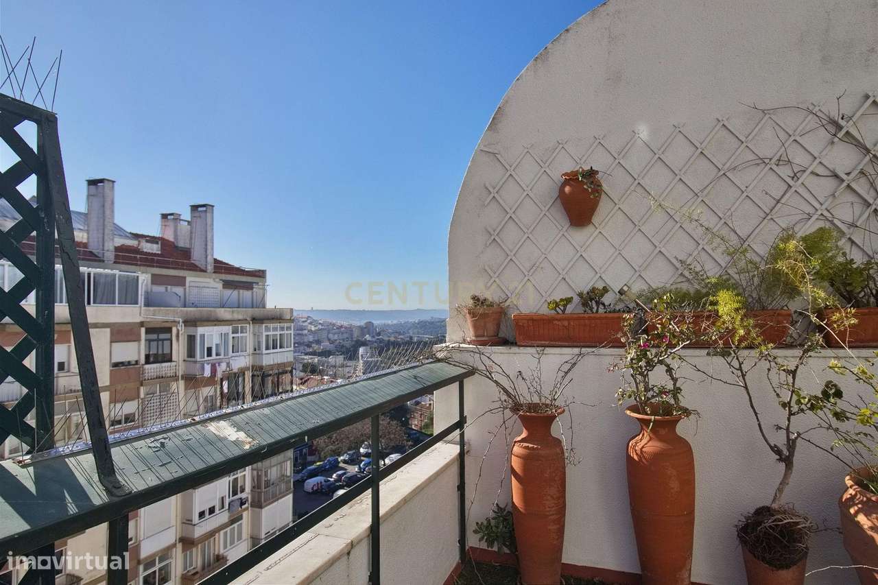 Apartamento T6 com Terraço e Vista 360º em Campolide - 314m²-28