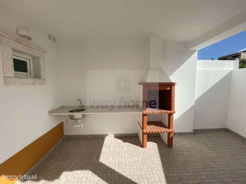 Moradia T4 | Remodelada | Vista de mar | Ericeira - Grande imagem: 4/35