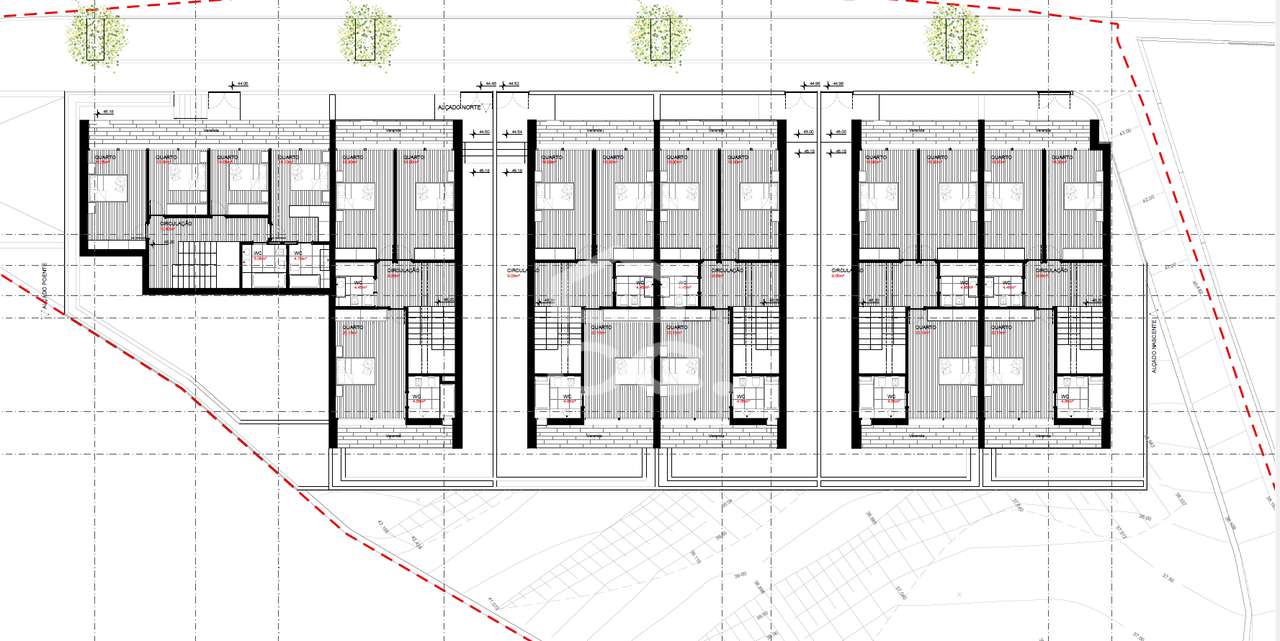 Moradia T4 nova, com jardim e terraço, em condomínio privativo com pis-47