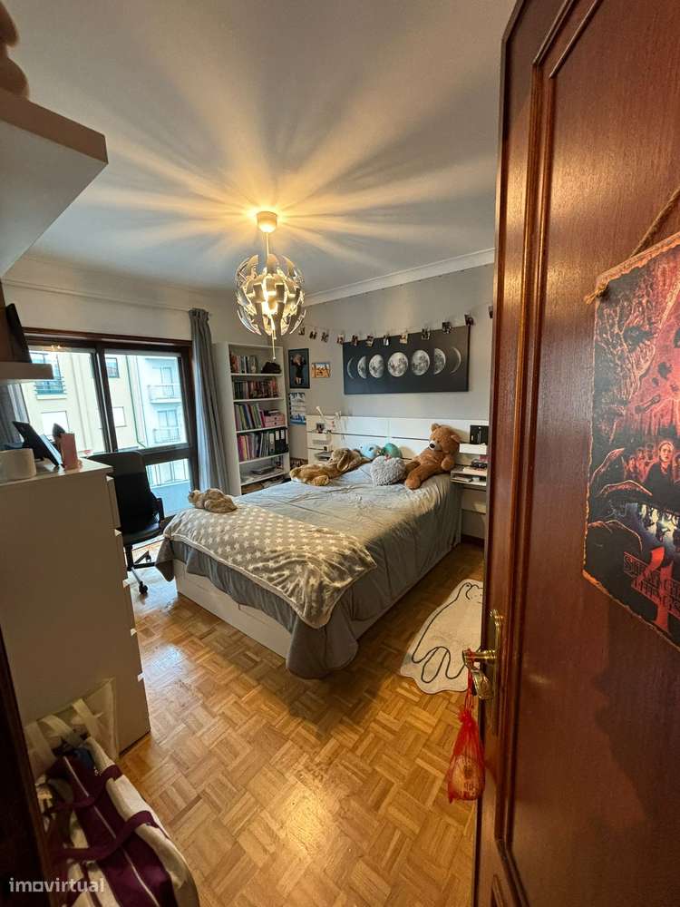 Bom T4 c/ terraço/varandas/nascente poente, a 5 minutos a pé do metro-28