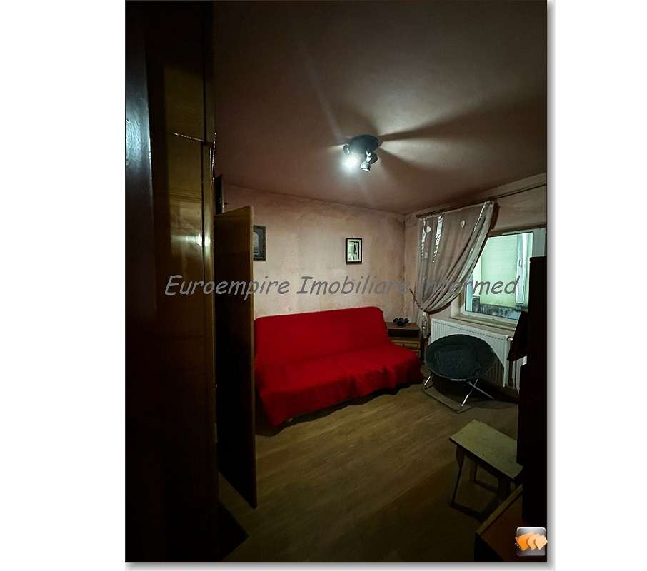 Apartament 2 camere decomandate zona Poarta 6-2