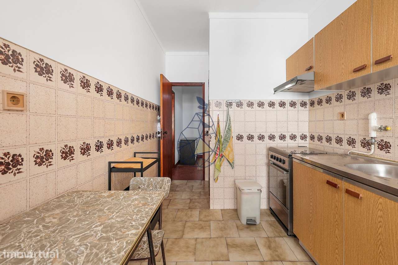 Apartamento T2 com Garagem e Elevador — Portimão-11