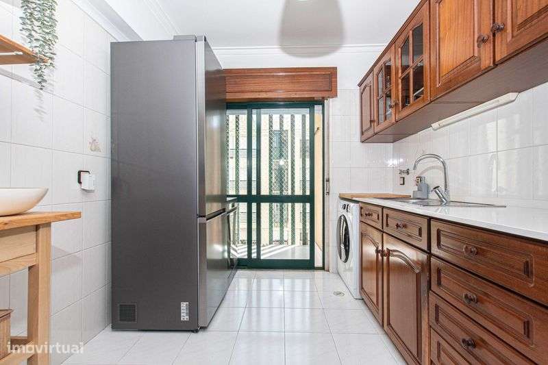 T1 com Excelente Exposição Solar em Zona Prestigiada de Massamá - Grande imagem: 5/12