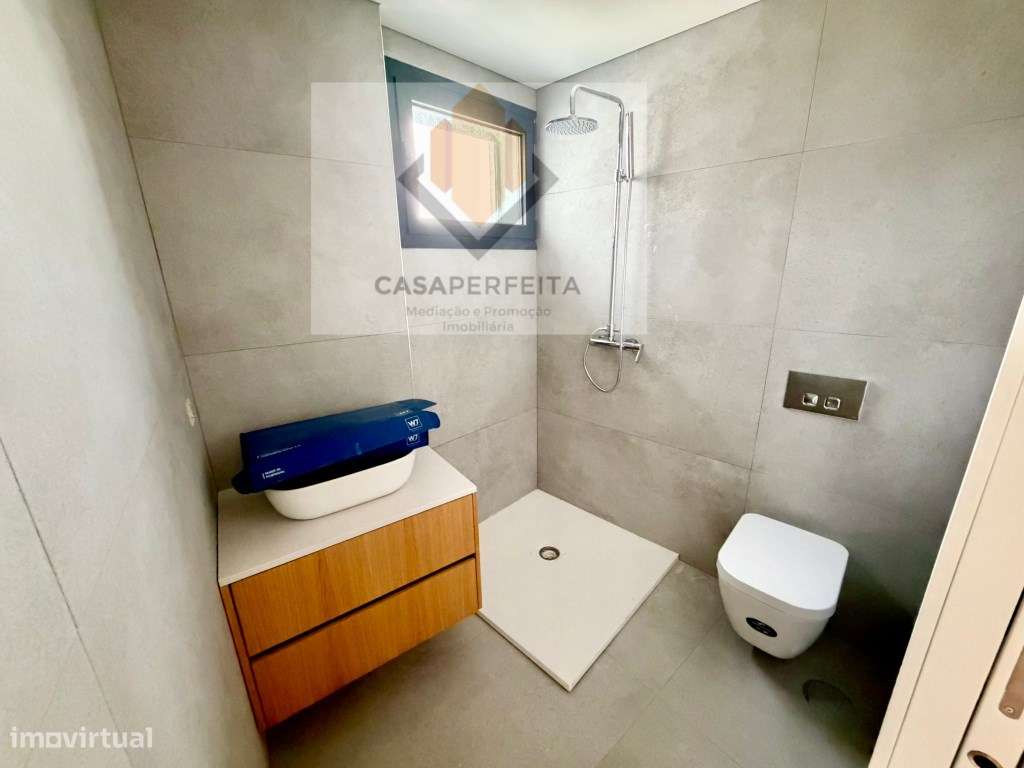 Moradia T3+1 com Terraço e Piscina - a 1000 metros da Praia da Mada...-8