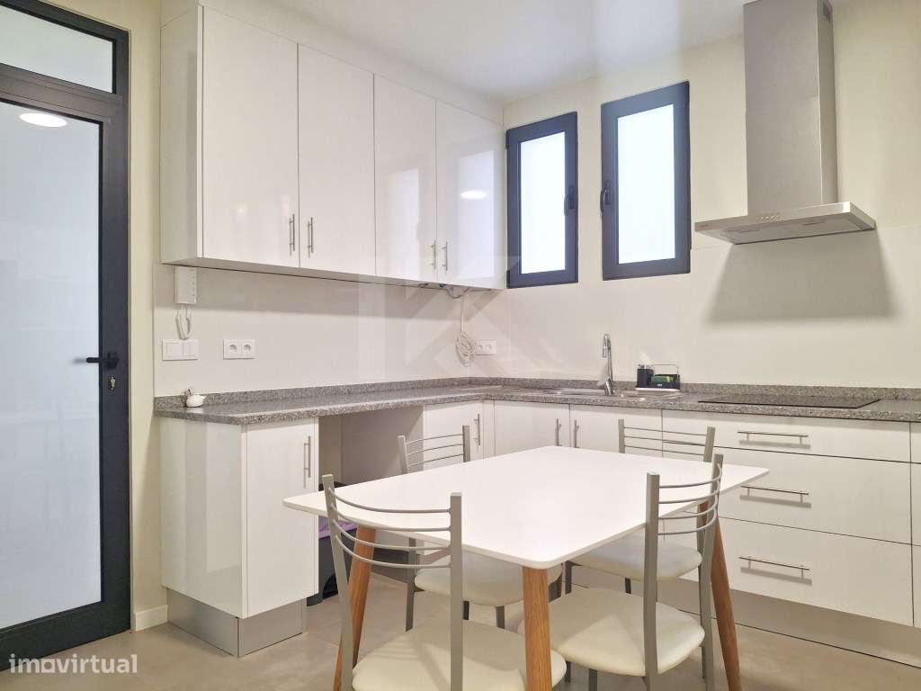 Andar de Moradia T2 Localizado no Bom Sucesso, Santa Maria Maior Fu... - Grande imagem: 3/24