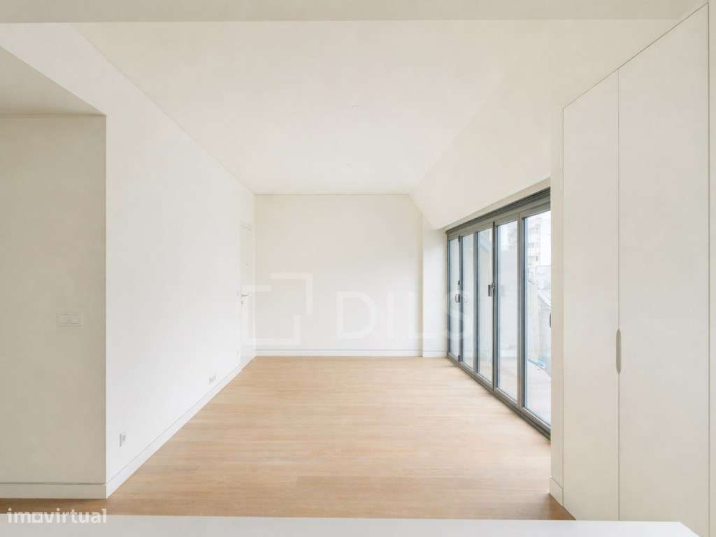 Penthouse T3 com varanda ampla e garagem privada, em Lisboa-17