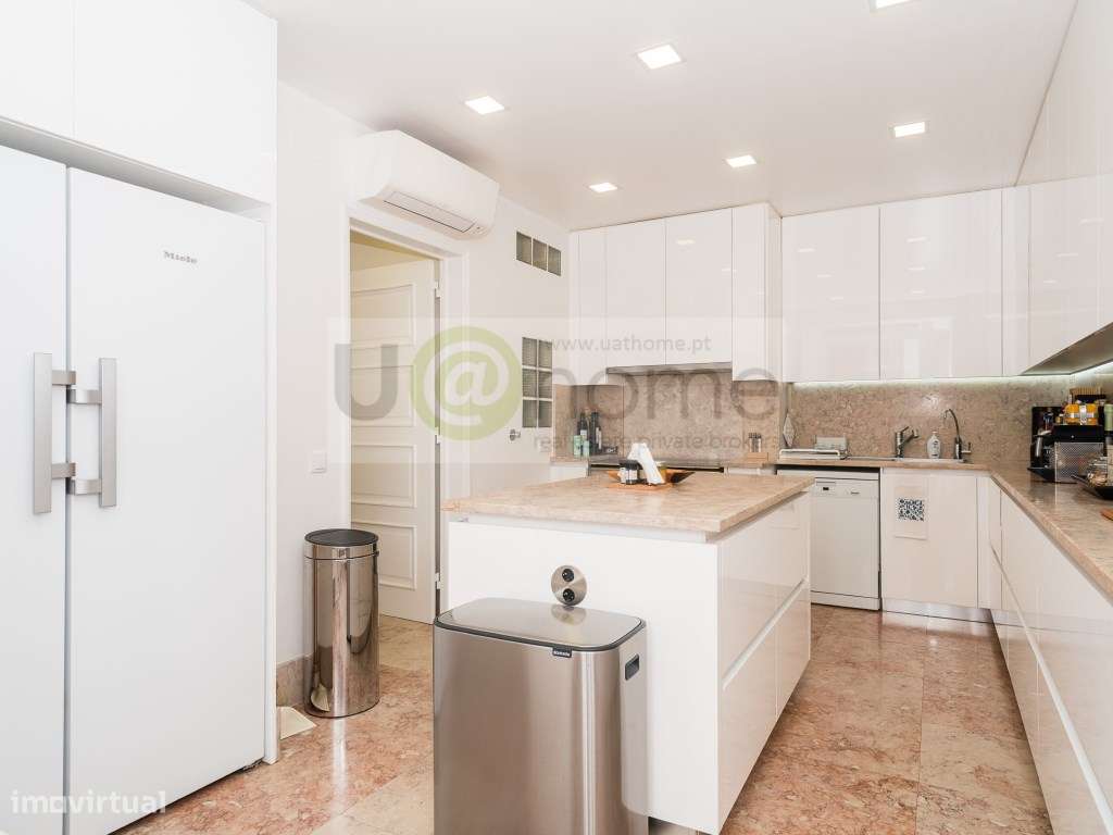 Apartamento T4+ 1 na Lapa-33