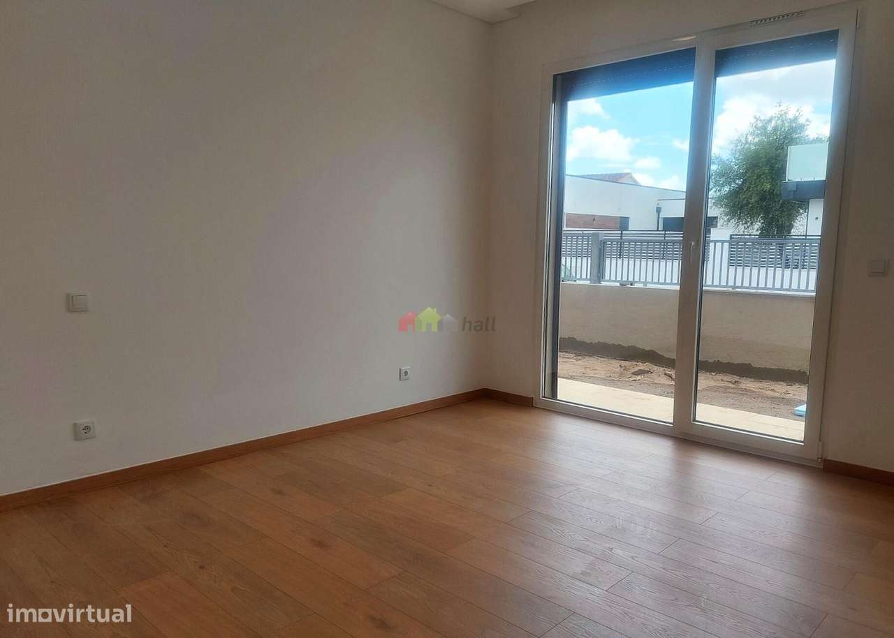 Moradia T4 Nova de arquitectura moderna em Azeitão-11