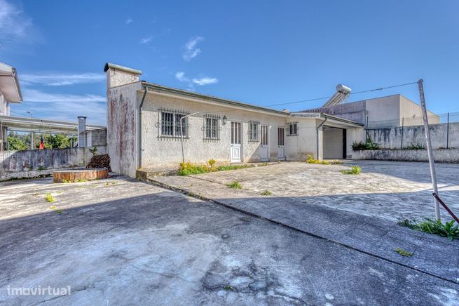 Moradia T5 em S. Félix da Marinha com garagem próximo da praia-37