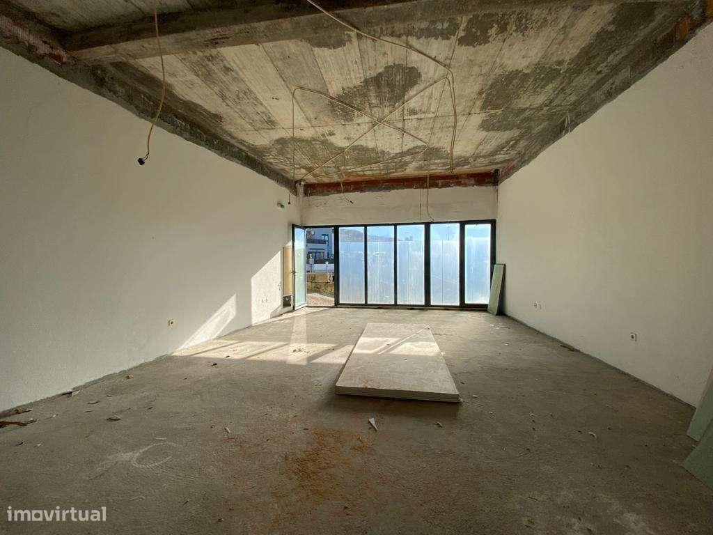 Investimento- Loja em Valongo possibilidade de Converter em T2-11