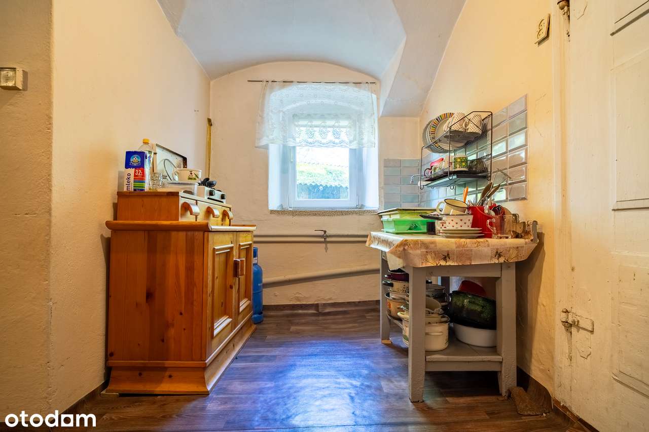 Dom z garażem i poddaszem w spokojnej okolicy-11