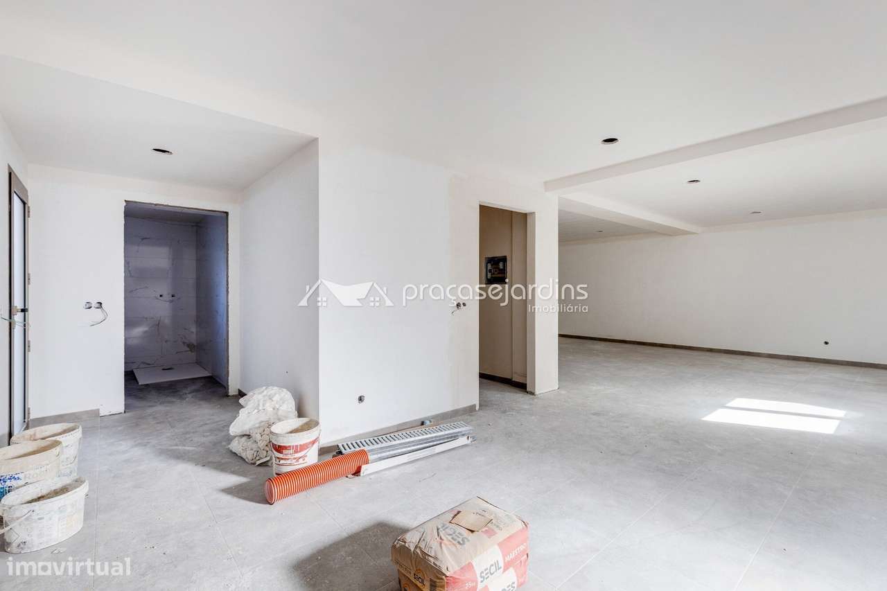 Moradia T3 com Garagem para 3 Viaturas a 5 Minutos de Leiria-33