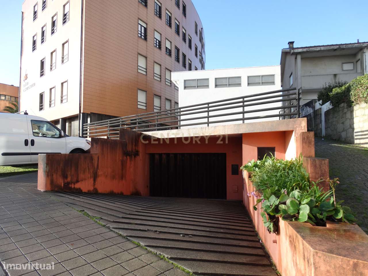 Lugar de Garagem Interior 38m2 Lordelo do Ouro - Porto - Grande imagem: 2/4