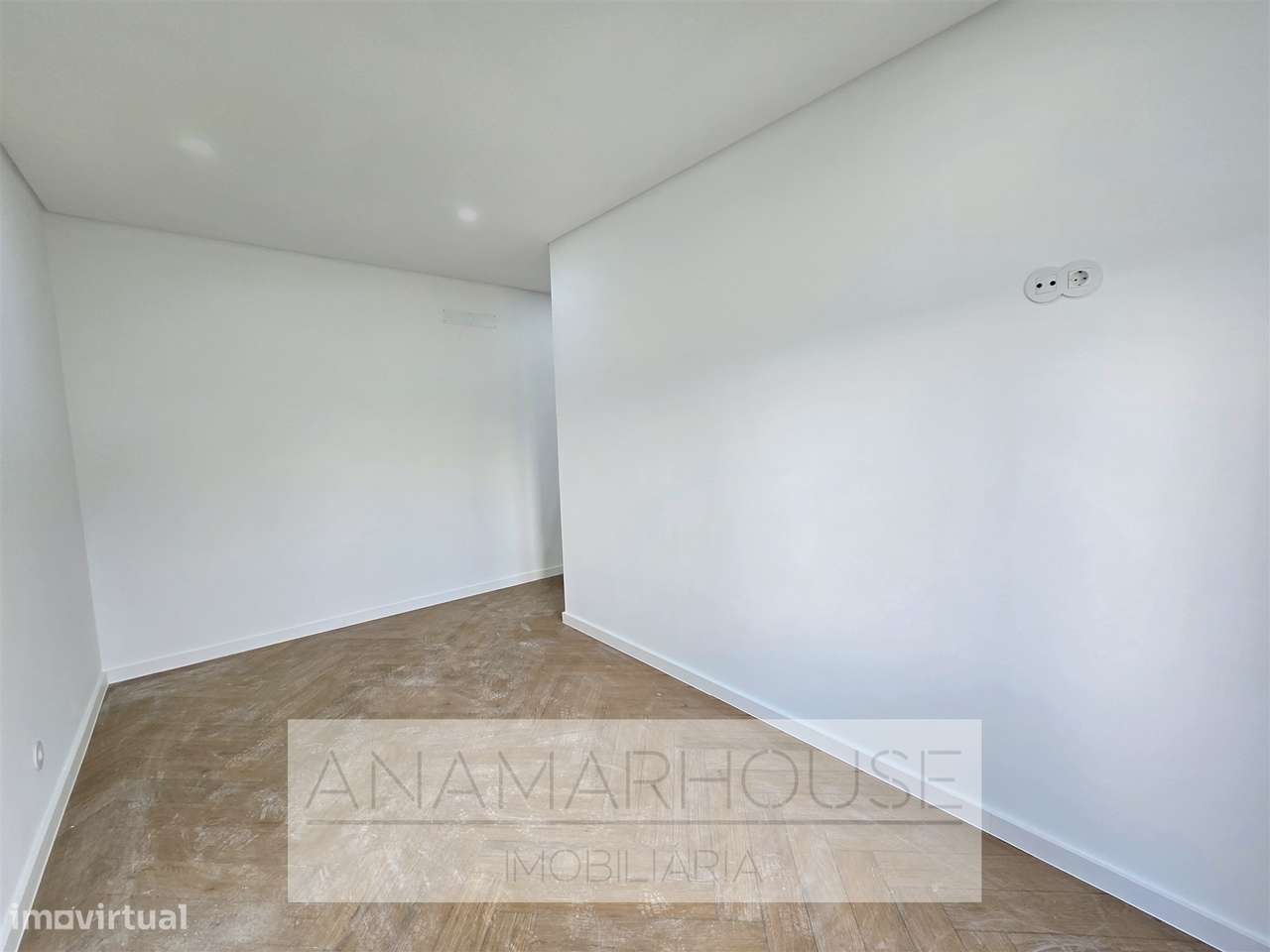 T3 Remodelado com varandas na Amadora, Mina De Água-11