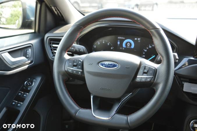 Ford Focus 1.0 EcoBoost ST-Line - 24