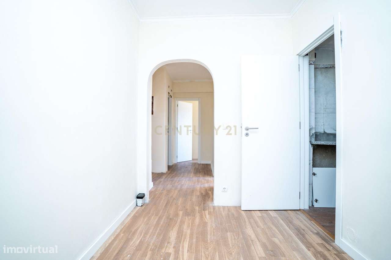 Apartamento T2 em remodelação | Casal de São Brás | Amadora-13